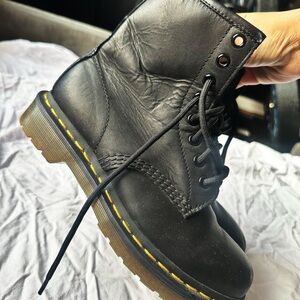 Dr. Martens Boots- Black - Women’s 6 - Men’s 4 - Dr. Martens 1460 Boot